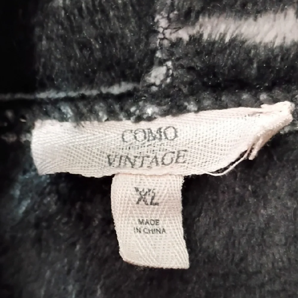 Como Vintage Black and White Fuzzy Sweater Women’s XL Cozy Soft Pullover - Picture 2 of 9